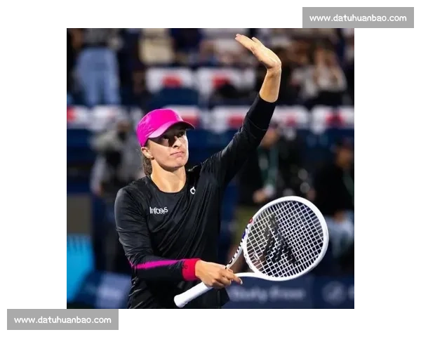 温网首日创 32.3℃历史高温!斯瓦泰克训练汗如雨下 温网首日创 32.3℃历史高温!斯瓦泰克训练汗如雨下