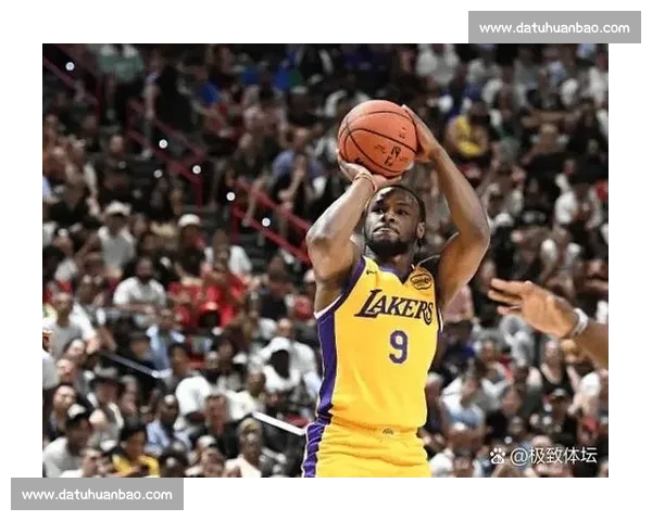 布朗尼特训强化投篮空间能力 剑指夏季联赛首战状元对决 布朗尼特训强化投篮空间能力 剑指夏季联赛首战状元对决