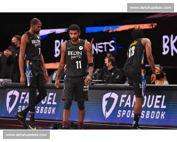 浓眉 2K 游戏自导自演 “受伤” 名场面,笑到网友:这游戏比篮球还刺激!