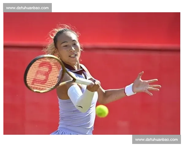 郑钦文因伤退赛柏林站，与莱巴金娜 1 胜 2 负交手记录成悬念