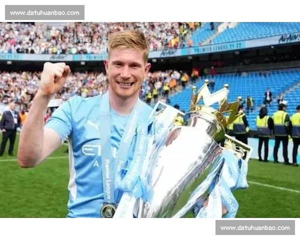 蓝月传奇 34 岁生日快乐！曼城官方深情致谢，德布劳内十年辉煌永载史册